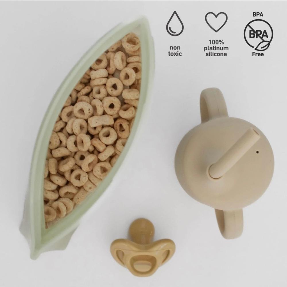 The lotus pouch